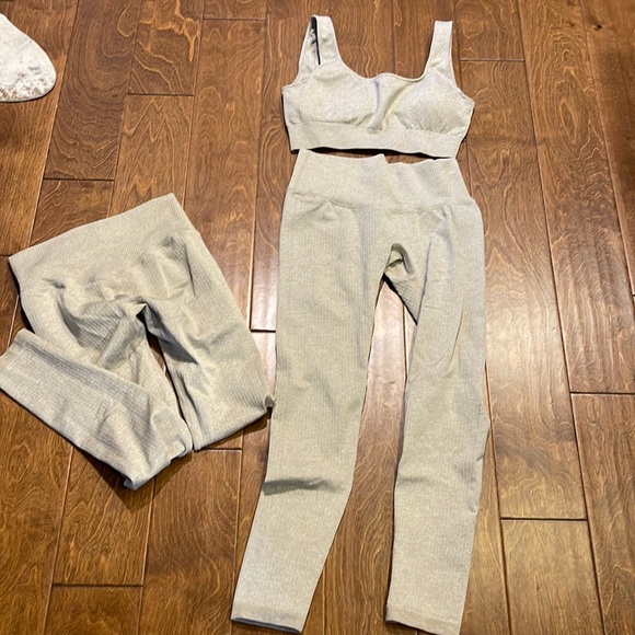 Beige workout set with extra pair of pants - Picture 1 of 5